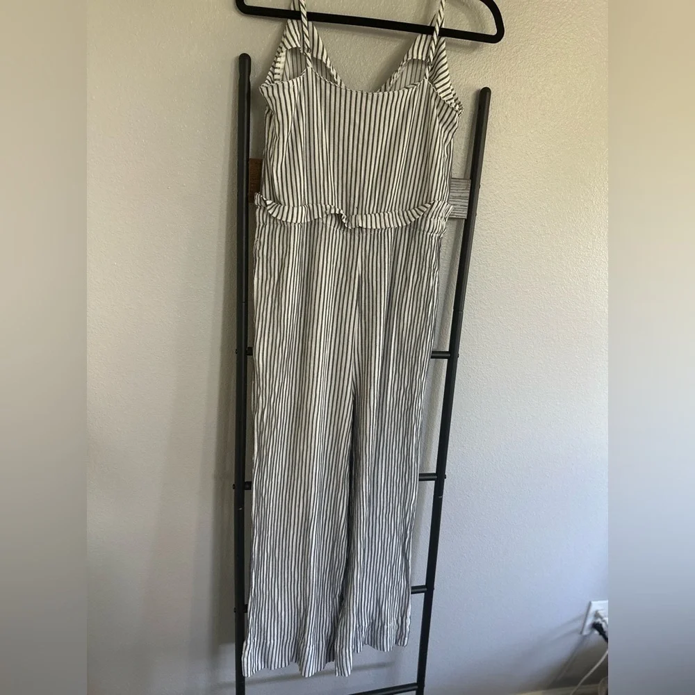 Splendid Crosshatch Linen Natural/Navy Stripes with Tie Waist Jumpsuit. Large. - Picture 14 of 14